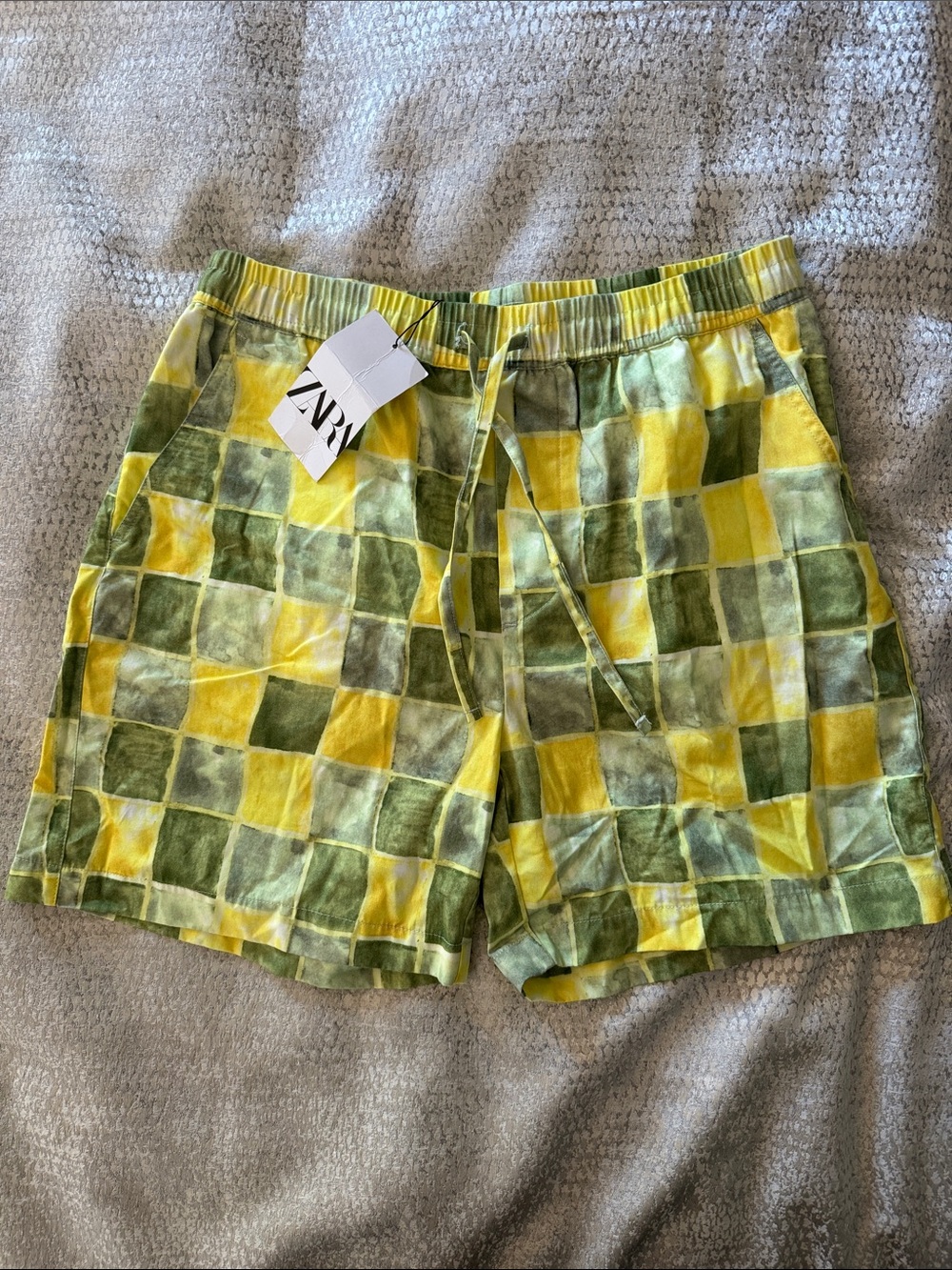 ZARA NWT Men’s Green and Yellow Zara Cotton Shorts Size Medium